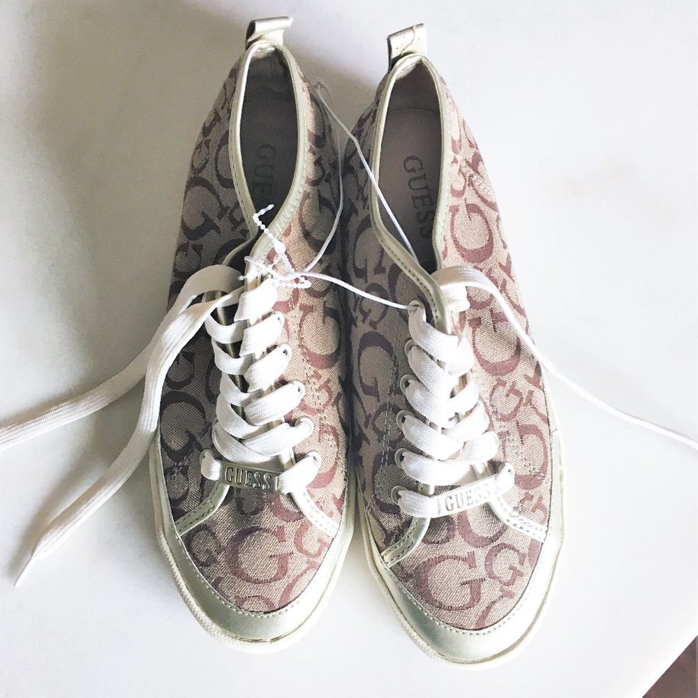 New! Guess brown, tan & white canvas signature sneakers (size 8) Lace up